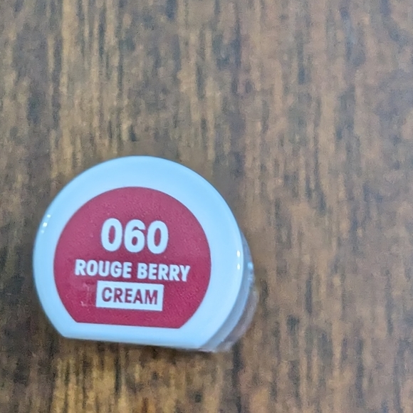 Flower Beauty Petal Pout Lip Color- Rouge Berry - Picture 6 of 6